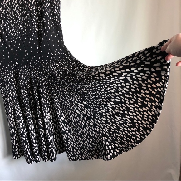 Fit & flare knee length sleeveless Eliza J dress - Picture 4 of 8